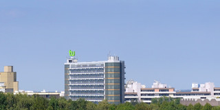 Panorama Campus Nord Panorama Campus Nord mit Mathetower und blauem Himmel